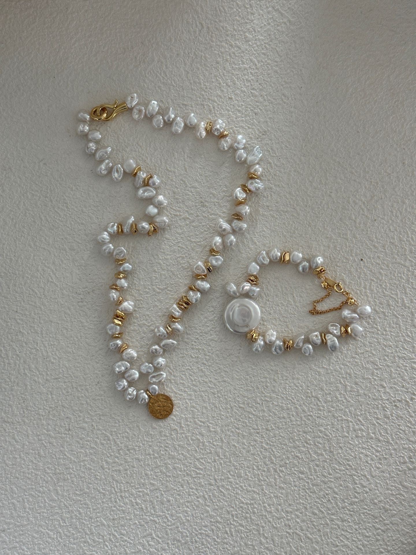 Keshi Baroque Pearl Bracelet | 18K Gold-Plated Silver Clasp & Gold-Plated Copper