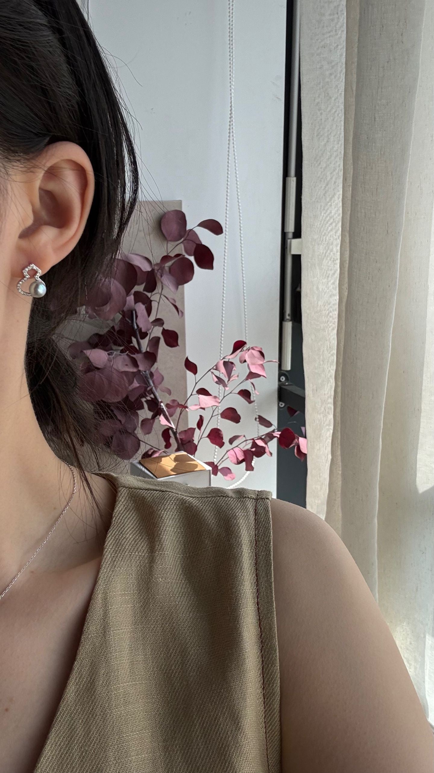 ea Water Pearl Earrings – Gourd Design with Zircon, Near Madama Color