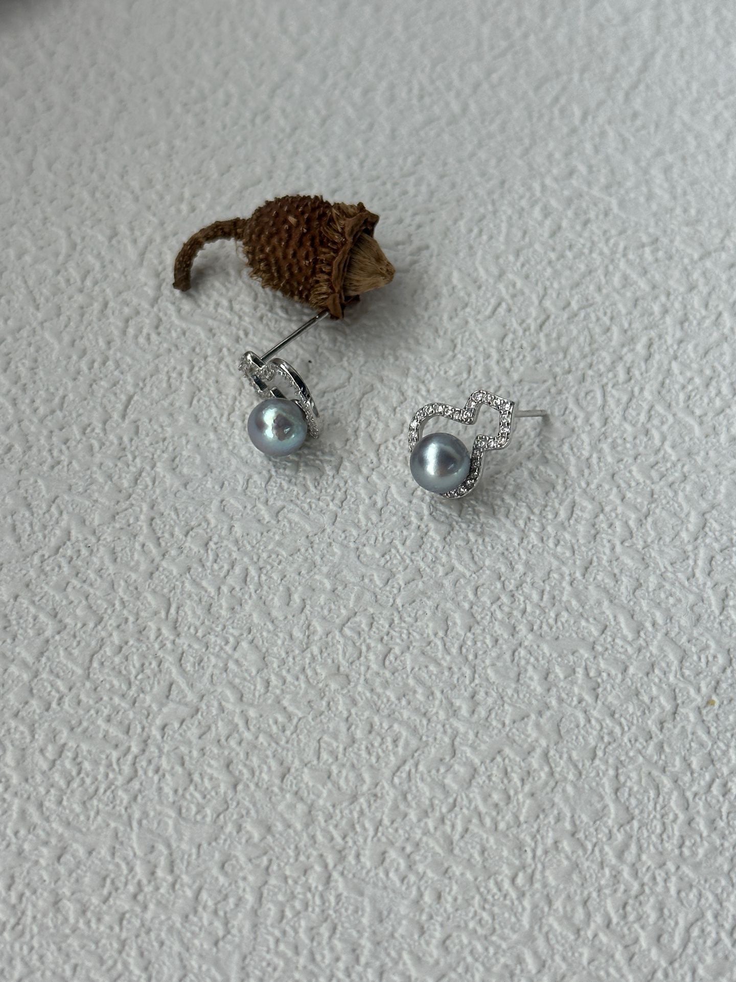 ea Water Pearl Earrings – Gourd Design with Zircon, Near Madama Color