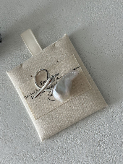 Blade-Edge Baroque Pearl Statement Ring · Adjustable S925 Silver